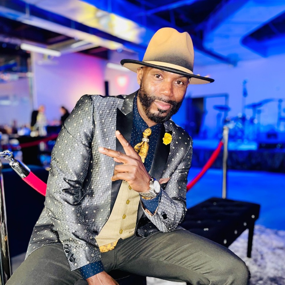 Meet your Posher, Posh